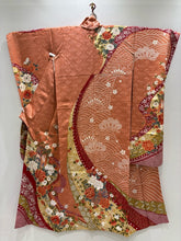 Load image into Gallery viewer, サーモンピンク　赤　御所車　草花　金彩［4570191719150］
