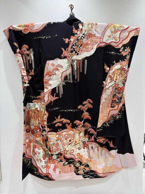Black furisode kimono with imperial carriage, pine, bamboo, and plum motifs, gold thread and gold embroidery [4570191714216]