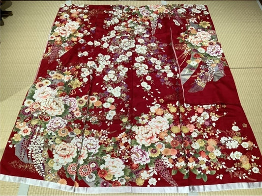 Red Furisode (long-sleeved kimono) with seasonal flowers [4570191658220]