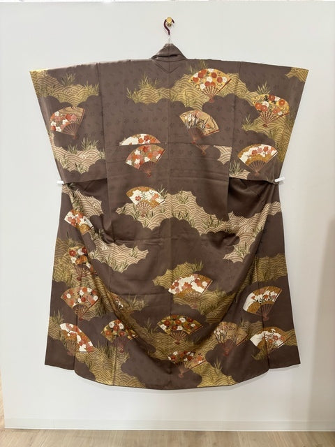 訪問着 茶 扇 扇面花文 駒刺繍 金彩［4570191712717］