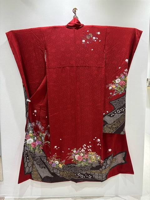 Red furisode kimono with imperial carriage and floral embroidery and gold accents [4570191714186]