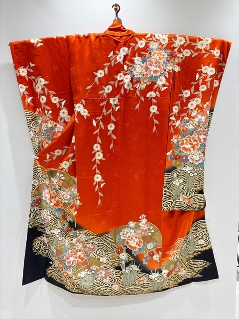 Long-sleeved kimono, vermilion, peony and fan motif, gold thread and gold embroidery [4570191713974]