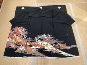 Black formal kimono, strip of paper, crane and pine tree
