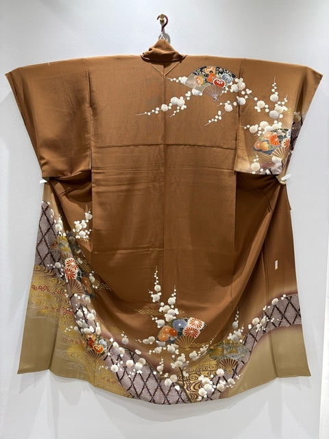 Visiting kimono, brown, with fan and plum branch design, gold leaf and gradation [4570191714247]