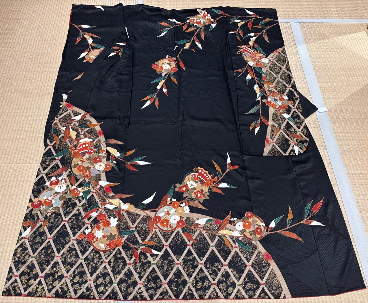 振袖　黒　蝶　菊　金糸　金彩［4570191657636］