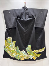 Load image into Gallery viewer, 黒留　松竹梅孔雀花短冊文　駒刺繍　金彩［4570191717637］
