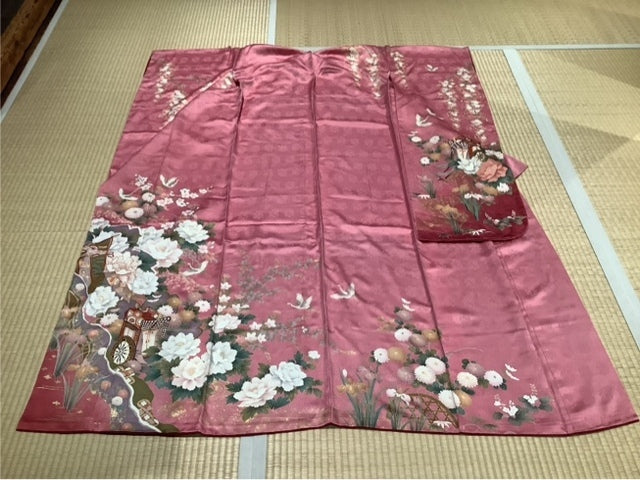 振袖　ローズピンク　御所車　枝垂れ桜　梅　芍薬　燕子花　鶴
