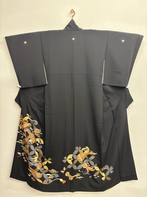 Black kimono with musical instrument cloisonné pattern, pine, bamboo, and plum blossom motifs, gold leaf [4570191713769]
