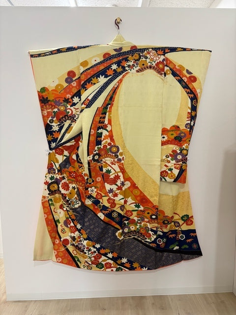 Furisode (long-sleeved kimono), natural cream color, bundled熨斗 (noshi - decorative paper strips), pine, bamboo, and plum blossom design, gold leaf [4570191712694]