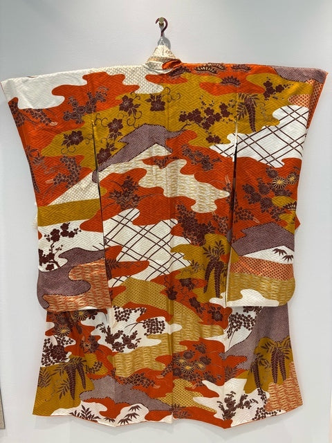 白　オレンジ　黄土色　菊 霞 金糸 金彩［4570191713349］