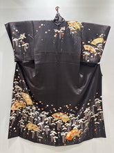 Load image into Gallery viewer, 焦茶色　地紙花梅松文　金彩［4570191718610］
