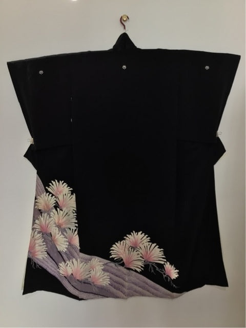 Black formal kimono with pine branch and horse embroidery [4570191710591]