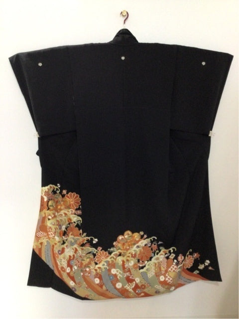 Black formal kimono with wave, flower, and crane motifs [4570191654833]