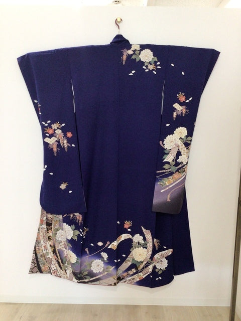 Long-sleeved kimono, blue, with a screen-like design, peony motif, gold leaf, and gradation [4570191712014]