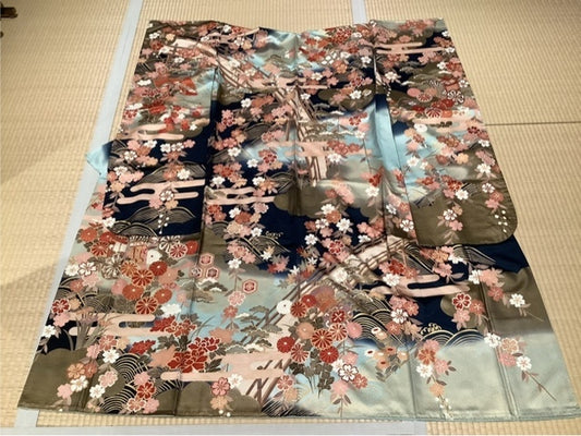 Long-sleeved kimono, dark blue, freshwater, imperial carriage, weeping cherry blossoms, chrysanthemums, pine trees, bridge, and wave pattern [4570191658114]