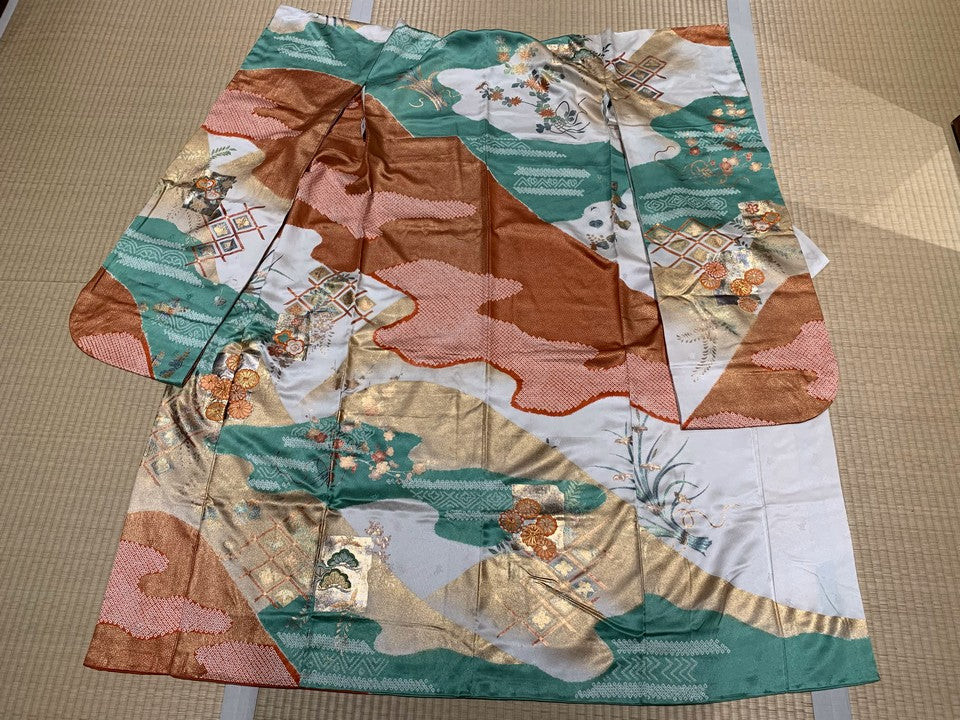 ホワイト、淡い黄緑、あずき色、金、刺繍、絞り [4570191652877]