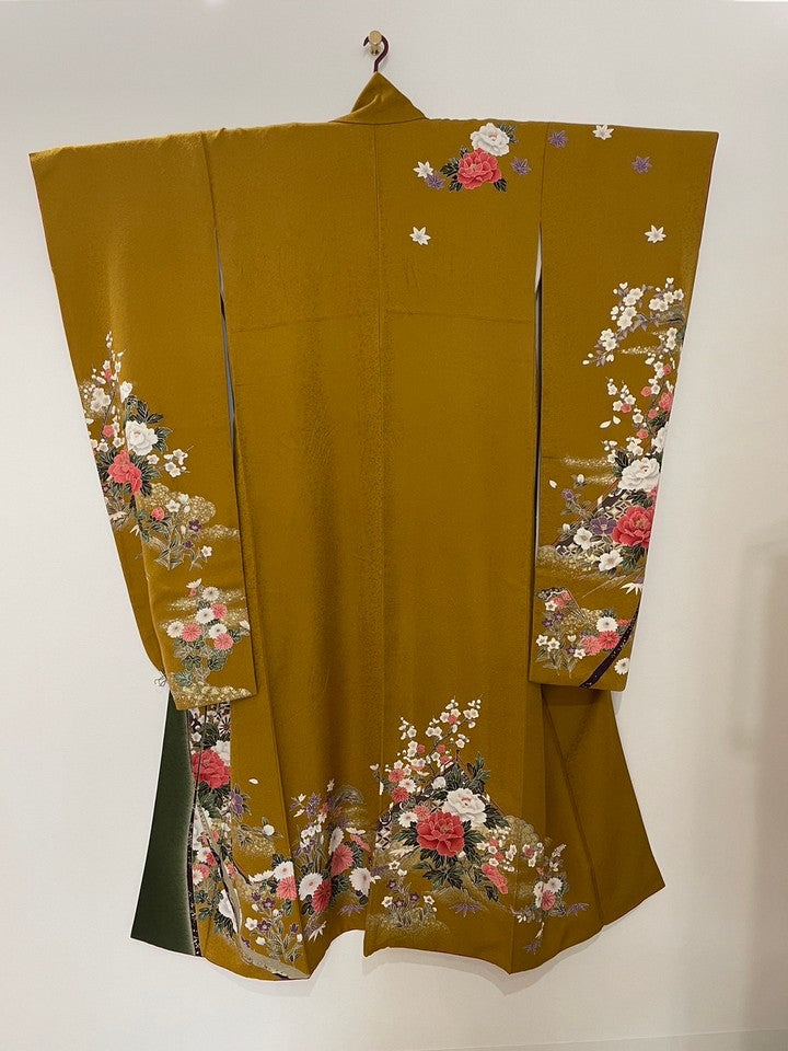 振袖　黄土色　御所車　牡丹　菊　　梅　熨斗 [4570191656370]