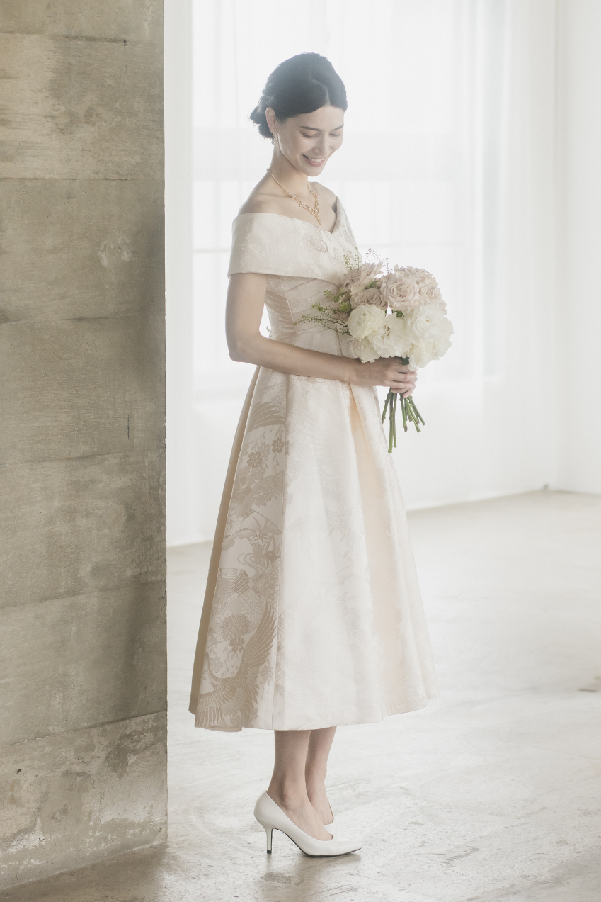 V-Neck Roll Collar Wedding Dress